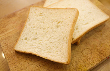 Bánh mì có tác dụng khử mùi tuyệt vời cho tủ lạnh, ít ai ngờ tới